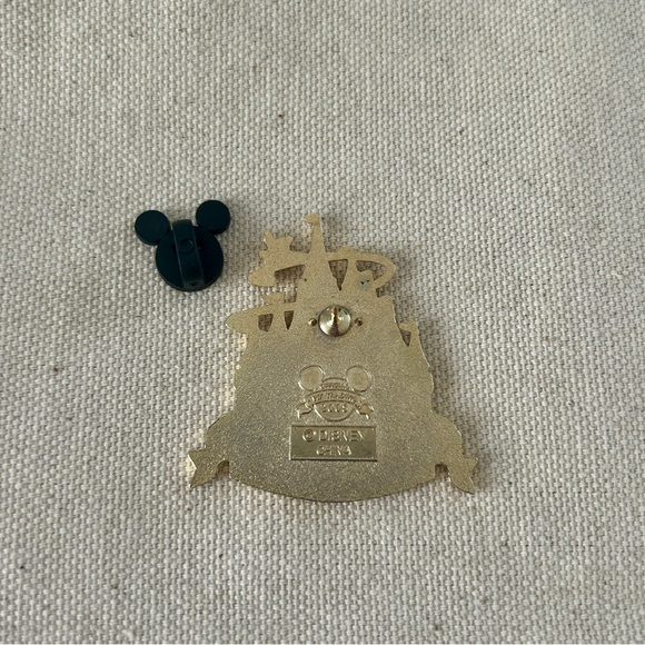 Disneyland Resort Sleeping Beauty Castle Pin (2008) - Picture 2 of 2